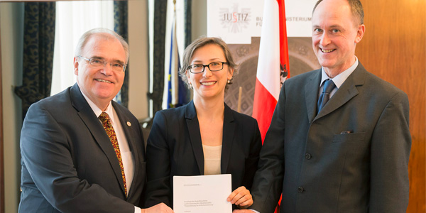 Bundesminister Wolfgang Brandstetter mit Dr. Hemma Mayrhofer und Dr. Walter Hammerschick