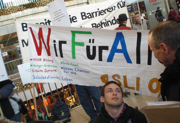 Demo SelbstvertreterInnen, 03.12.2012, Wien Westbahnhof, Delegation aus Oberösterreich (Foto: behindertenarbeit.at)